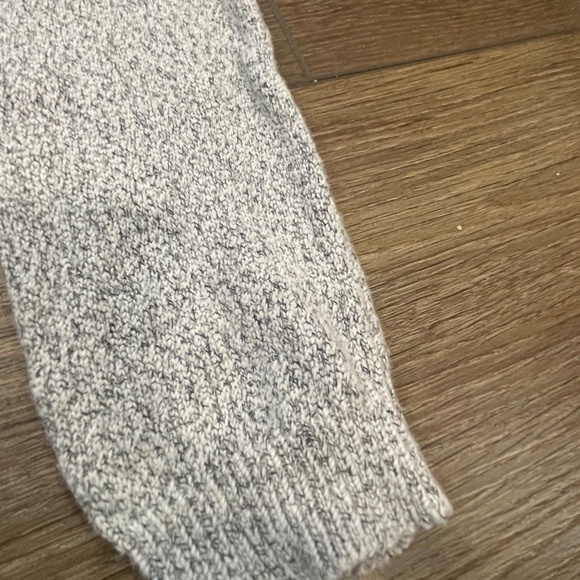 Brandy Melville V-Neck Sweater Gray OS Cozy Warm Winter - Picture 3 of 10